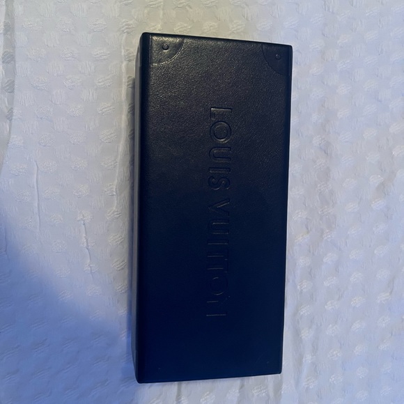 LouisVuitton Shades - Picture 3 of 4